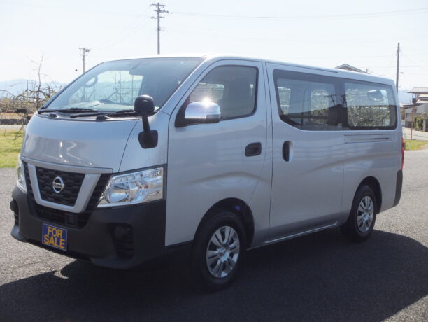 ★R2y NV350キャラバン 5ドア ロングDX 4WD (3/6人) 入庫しました!