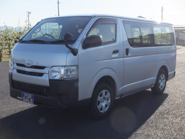 ★31y ﾊｲｴｰｽﾊﾞﾝ 5ﾄﾞｱ DX 4WD 3/6人 入庫しました！